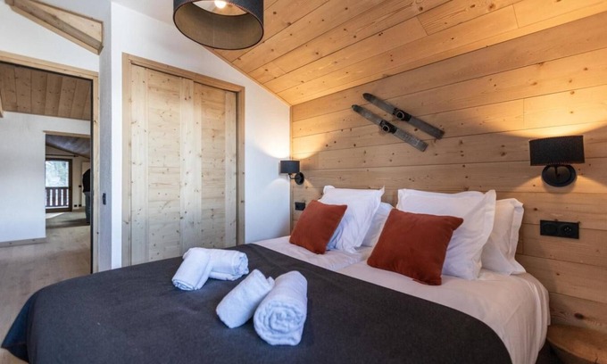 Montalbert Apartamento | Wifi, vista montaña, piscina, sauna, hammam, balcón, parking, local para esquís, 76-101m²