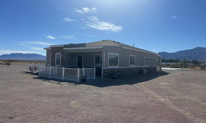 Mojave Desert Casa | wifi/death valley/family-friendly/amargosa valley/4 bedroom