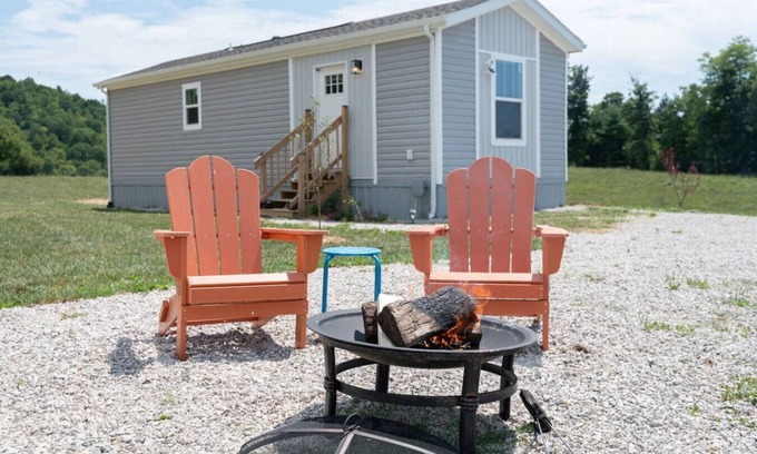 Hazel Green Apartamento | WiFi, Firepit, Fishing Pond - FarmView