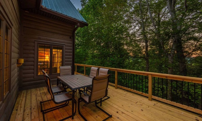 Zoe Apartamento | WiFi & Hot Tub - Fels Haus RRG