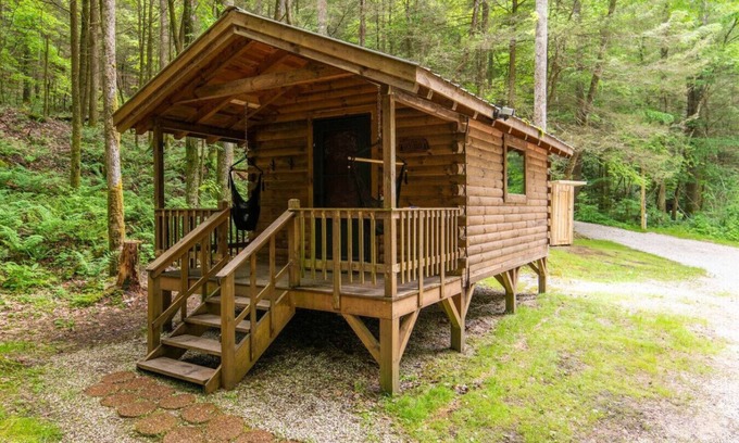 Campton Apartamento | WiFi & Waterfront - Cozy Creek - Minimalist Camper's Cabin in Red River Gorge, Kentucky!