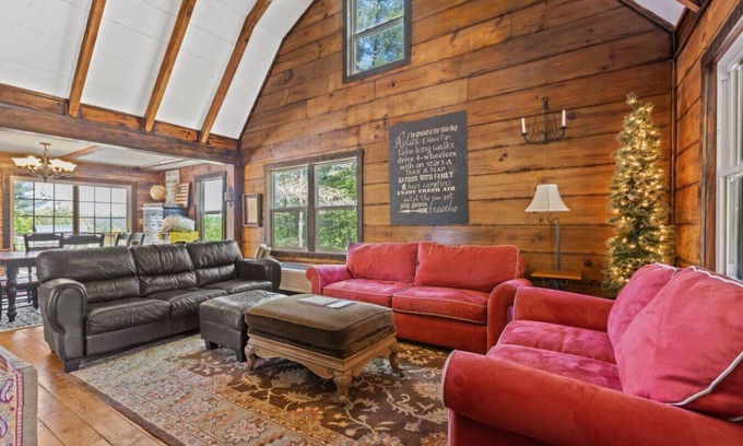 Campton Apartamento | WiFi - Pet Friendly - Secluded | Knotty By Nature