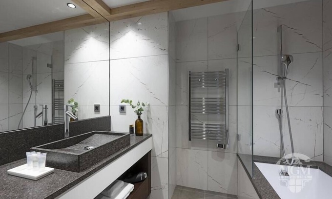 Les Eucherts Apartamento | Wifi, 200m from shops, fitness, swimming pool, balcony, parking, tv, ski locker, 40m², La Rosière