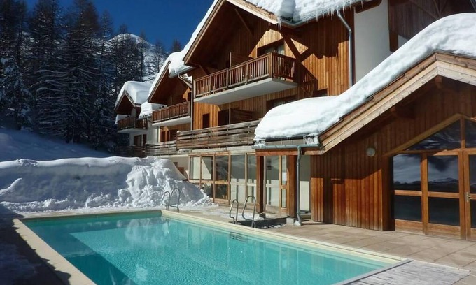 Les Orres Apartamento | Wifi, ski-in/ski-out & foot of the slopes, fitness, swimming pool, terrace, parking, tv, ski locker