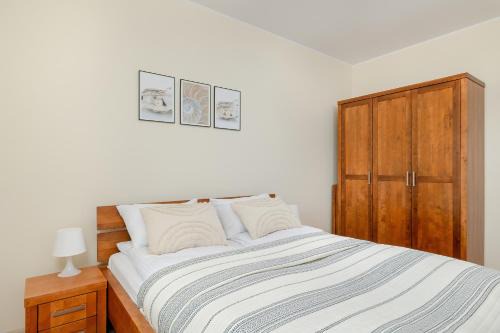Stare Miasto District Apartamento | Wilczak Spacious Apartment with FREE GARAGE Poznań by Noclegi Renters