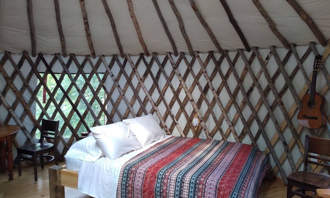 Dresden Cabina | Wild Acres Yurt en 36 acres que bordean 800 acres de perserve con un estanque de 300 acres