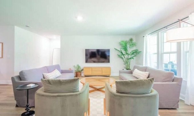 Briggston Casa | Wild Adventures Family Retreat