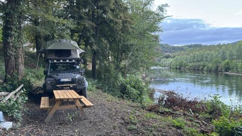 Arnaud-Guilhem Otro | Wild Camping am Fluss