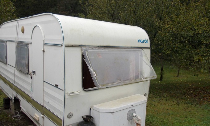 Valmozzola Alquiler De RV | WILD Camping Site in an Italian Orchard