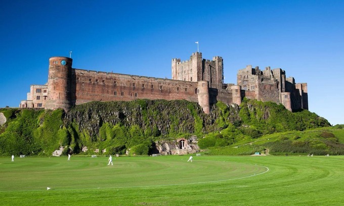 Bamburgh Cabina | WILD CHIVE LODGE - sleeps 6 guests in 3 bedrooms