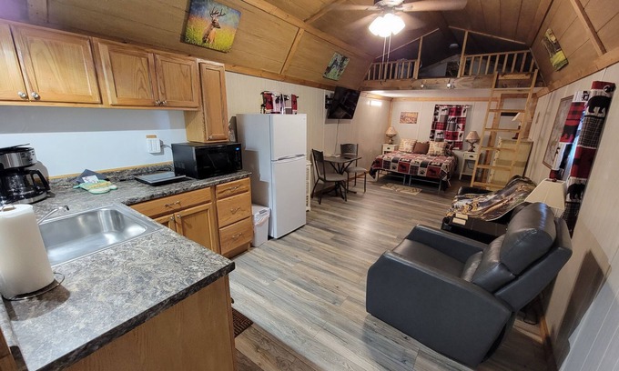 Dandridge Cabina | Wild Deer Cabin. Short walk to Douglas Lake. Half Hour from Pigeon Forge.