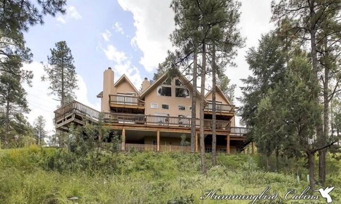 Alto Casa | Wild Horse Lodge: 'Increíble interior y habitación para todos!' Con bañera de hidromasaje
