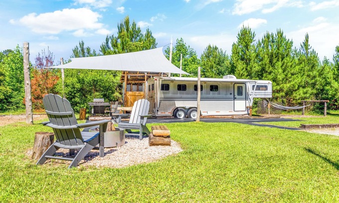 Conway Casa | 🐎 Wild Horse Retreat | Unique Tiny Home Glamping 🌿🔥