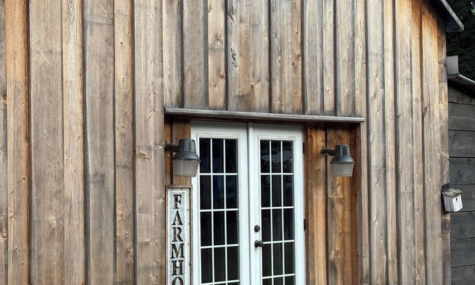 Town of Fulton Cabina | Wild horse sanctuary guest cabin. 1-bedroom in West Fulton