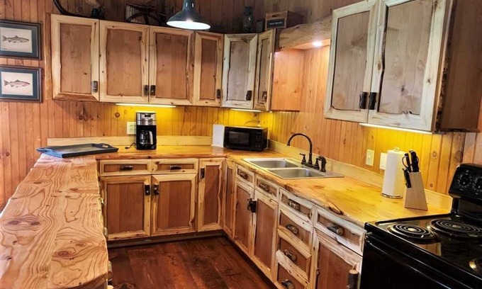 Lake City Cabina | Wild Iris - Quiet Location and Short Walk to Downtown