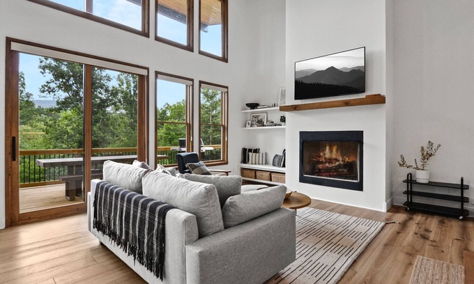 Ellijay Cabina | Wild Oaks at Watersong ~ 4BR w/Container Pool! ~ Must See!
