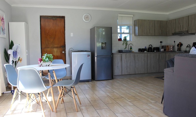 Port Elizabeth Cabaña | Wild Paradise Cottage 1