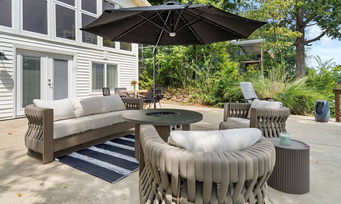 Marion Casa | Wild Sun Retreat- Waterfront, firepit, Kayak, lily pad, pet friendly with fee