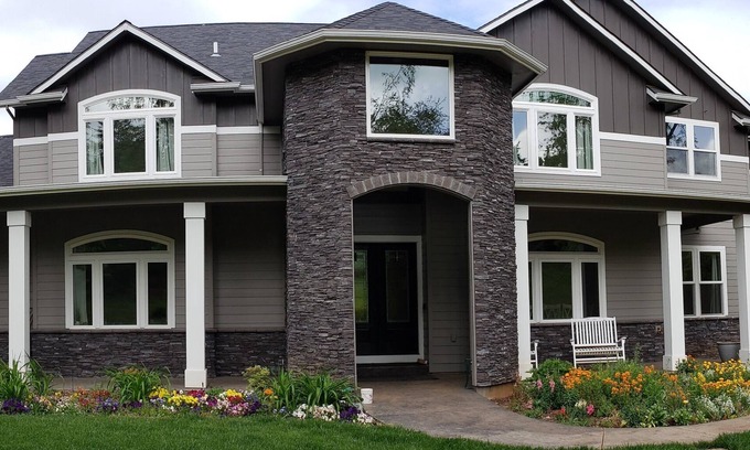 West Salem Casa | Wild woodland waterfowl wonderland!