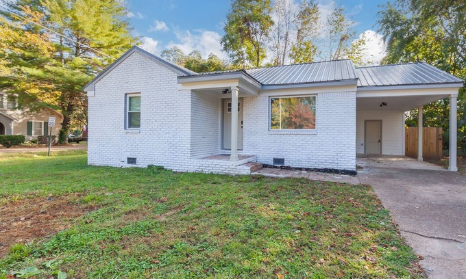 McKenzie Casa | Wildcat Retreat, newly remodeled home .6 miles away from Bethel University!