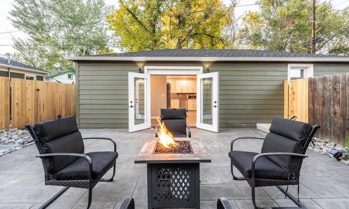 Longmont Cabaña | Wilder Rose Carriage House