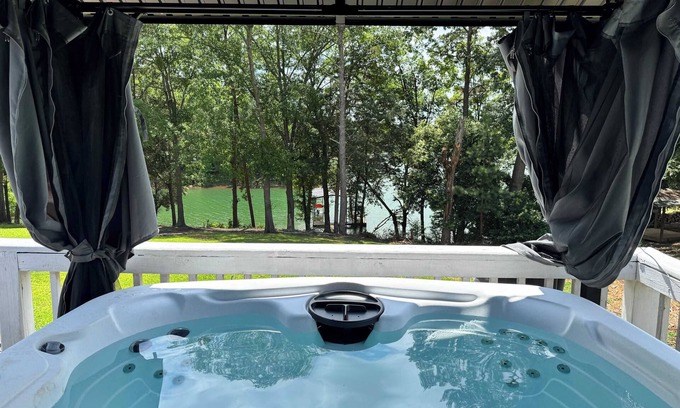Anderson Casa | Wilderness - Lake, Dock, Hot Tub, Pet Friendly