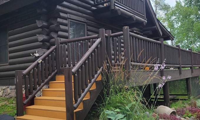 Isabella Cabina | Wilderness Log Home on the River Ely Lakes Fish Hike Ski Snowmobiling ATV Pets