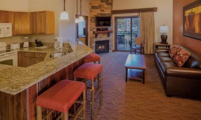 Lake Delton Apartamento | Wilderness Resort - Deluxe Two-Bedroom Sleeps 8 with 8 wristbands