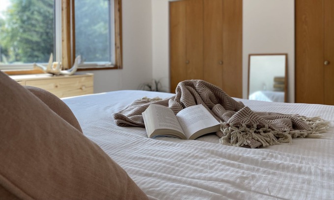 Calabogie Casa | Wildflower Calabogie | Sunsets & Lake Views