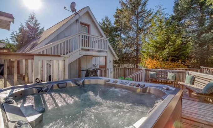 Lincoln Beach Casa | Wildflower Cottage