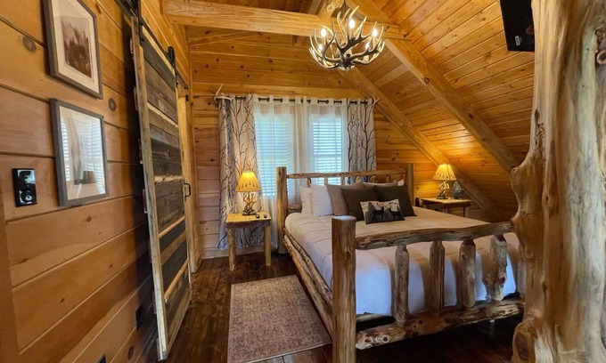 Hot Springs Cabina | Wildlife Cabin at The Natural State Cabins