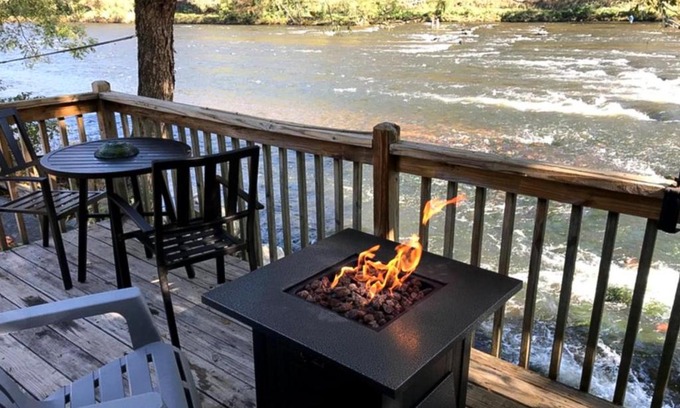 Bryson City Casa | Wildlife Cabin On The River
