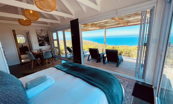 Plettenberg Bay Cabina | Wildside Cabin with Ocean View & Private Hikes