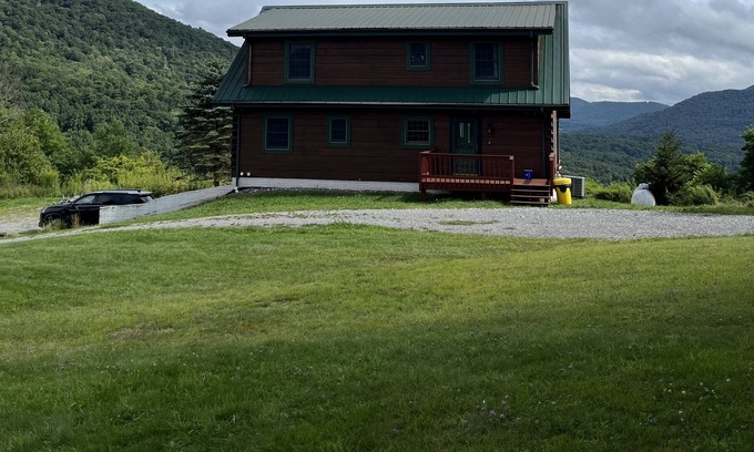 Mountain Base Cabina | Wildview- Private hot tub and mountain views