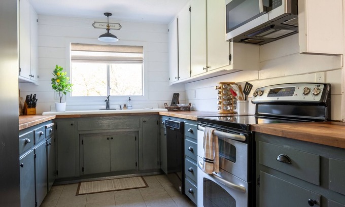 Atascadero Casa | Wildwood Cottage-Family Friendly Wine Country Stay