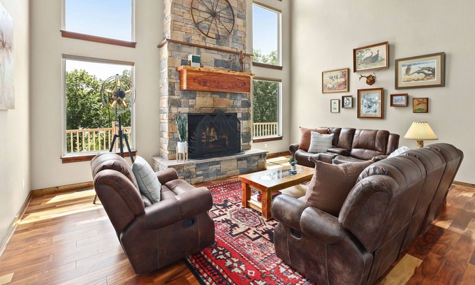 Springdale Casa | Wildwood Lake House - On Beaver Lake