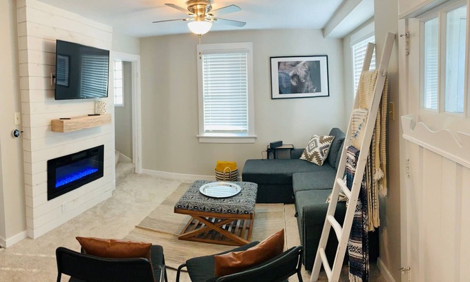 Williams Bay Cabaña | Williams Bay cottage, <1 mile to beach