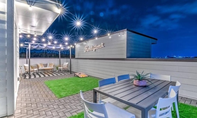 Haynes Area Casa | Willie’s World! 13 Beds*GameRoom*Huge Rooftop!