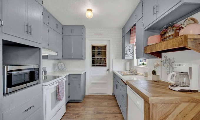 Fredericksburg Casa | Willkommen to Pink Haus 1 Mile to Main Street!