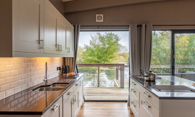 Richmond Cabaña | Willow - a lodge that sleeps 6 guests in 3 bedrooms