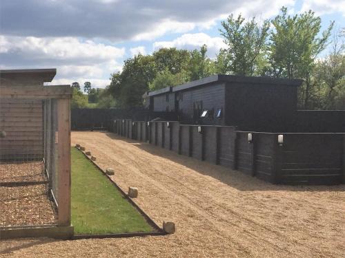 Fifield Casa | Willow Court Farm-Studio North & Petting Farm, 8 mins from Legoland & Windsor, 15 mins from Lapland UK