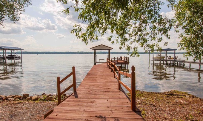 Town of Varick Cabaña | Willow Cove: Wine Country y Lake Living