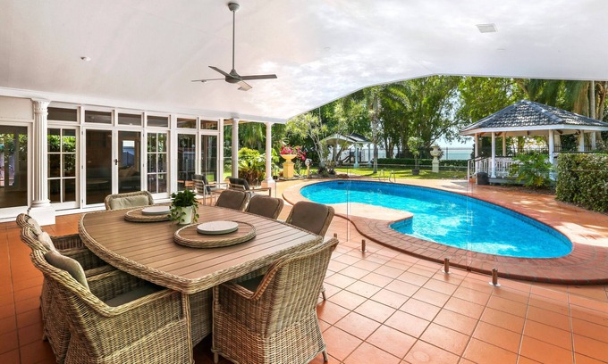 Kewarra Beach Casa | Willow Garden Stays Beachfront Luxury Home