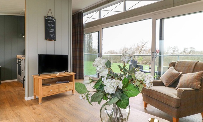 Newark Cabaña | WILLOW LODGE, family friendly, with a garden in Newark-On-Trent