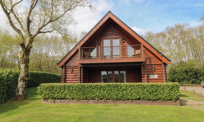 Bridgetown Cabaña | WILLOW, pet friendly, luxury holiday cottage, with hot tub in Dolton