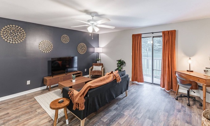 Huntsville Condominio | Willow Pointe #2 Huntsville Alabama 1 Bedroom Home by RedAwning