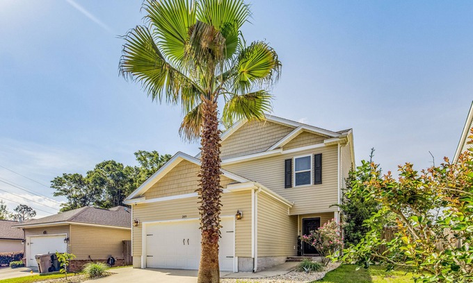 Brent Casa | Willow's Retreat: Modern Comforts Meet Outdoor Bliss in This Spacious Pensacola Haven