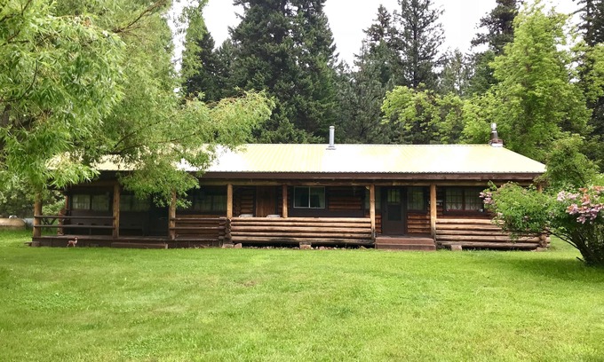 Seeley Lake Cabina | Cabaña de madera con acceso al lago en un hermoso entorno boscoso