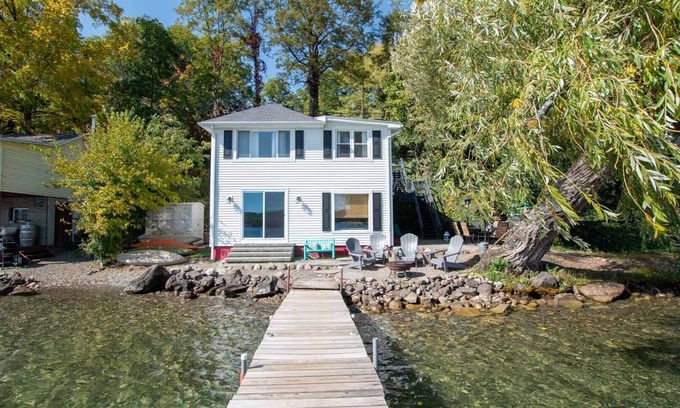 Penn Yan Casa | Willow Tree Cottage: "Lugar perfecto para unas vacaciones asequibles en Lakeside"