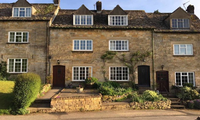 Snowshill Village Cabaña | WILLOW VALE, pet friendly, with a garden in Snowshill